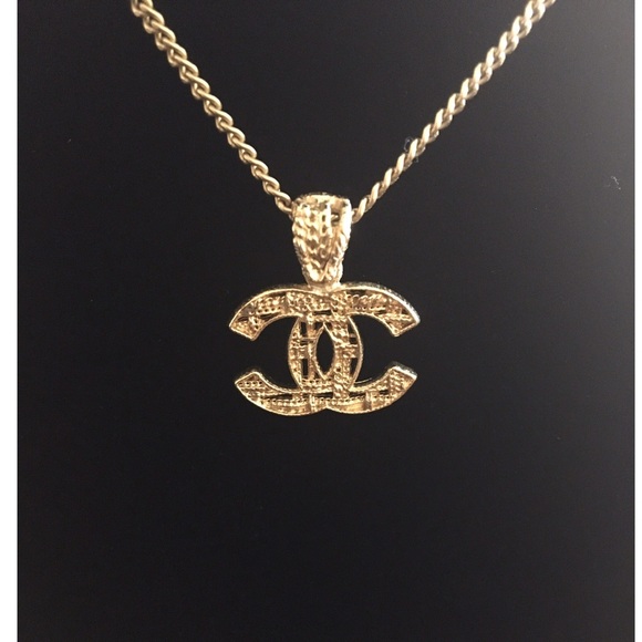 Authentic CHANEL CC Logo Necklace A64603 Gold - Picture 4 of 6